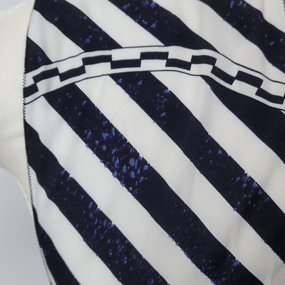 Striped Scarf - Picture 4 of 4